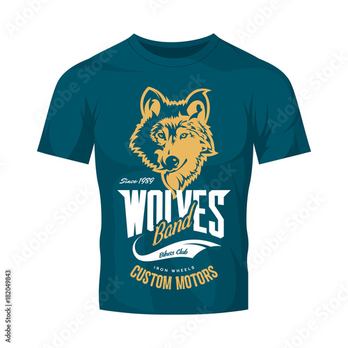Vintage wolf custom motors club vector logo on blue t-shirt mock up.
Premium quality bikers band logotype tee-shirt emblem illustration. Wild animal mascot street wear retro tee print design.