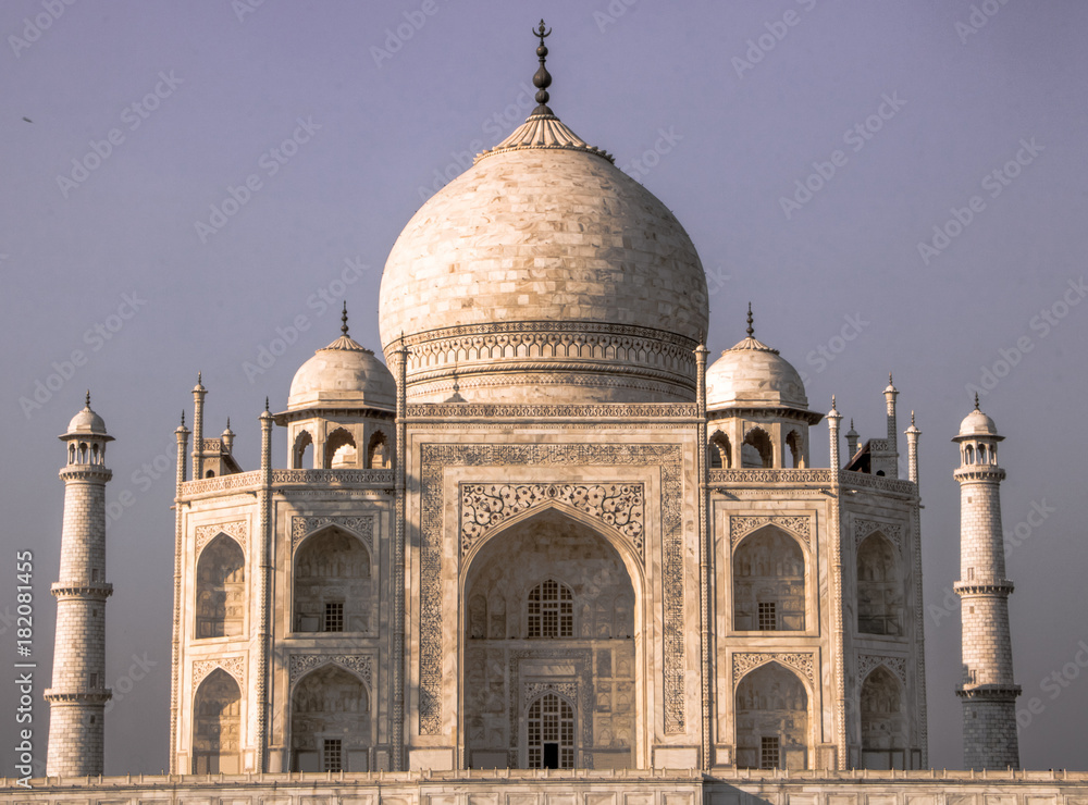 Obraz premium Mahal at dusk