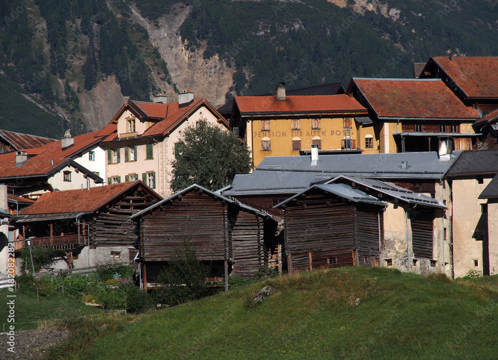 Das Bergdorf Latsch, Graubünden Das Bergdorf Latsch, Graubünden