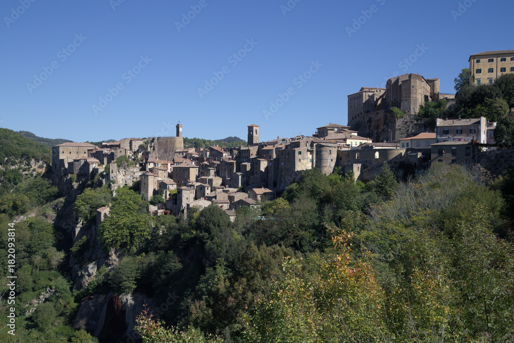 Sorano, borgo medievale della Maremma, in Toscana, Italia