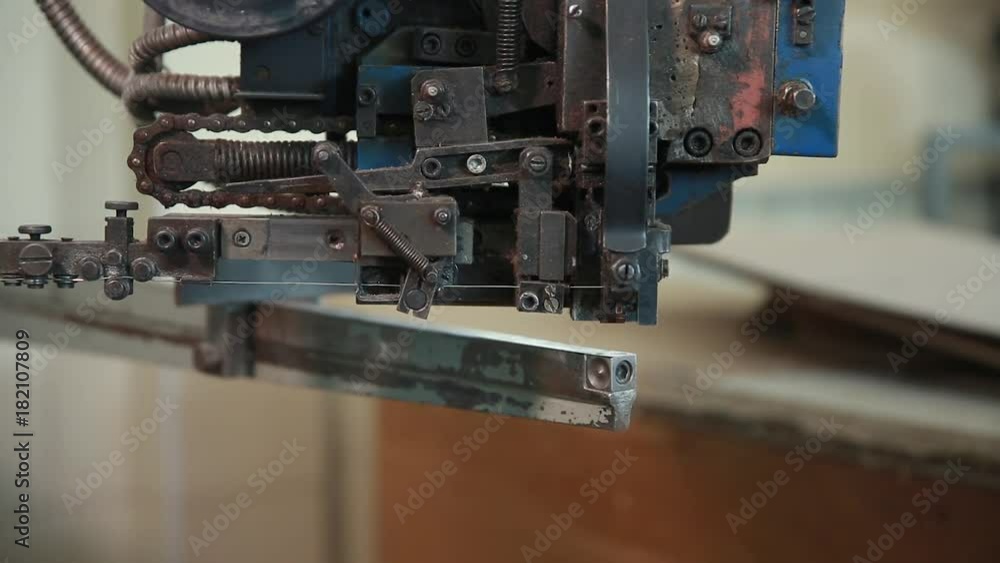 Stapling the carton with staples on the machine. Manufacture of cardboard boxes. Stapling the carton with staples on the machine. Manufacture of cardboard boxes.