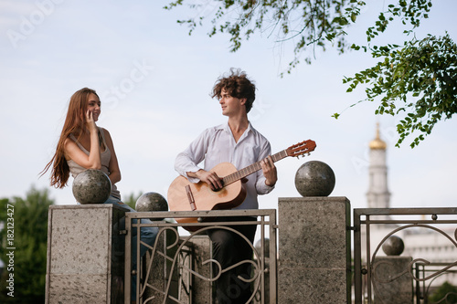Εκτύπωση καμβά Romantic city date couple guitar music concept