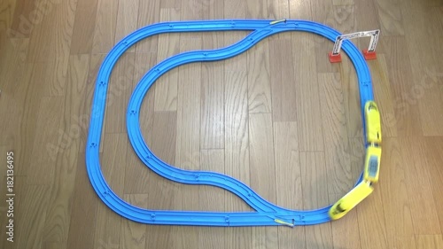 列車のオモチャ プラレールの走行