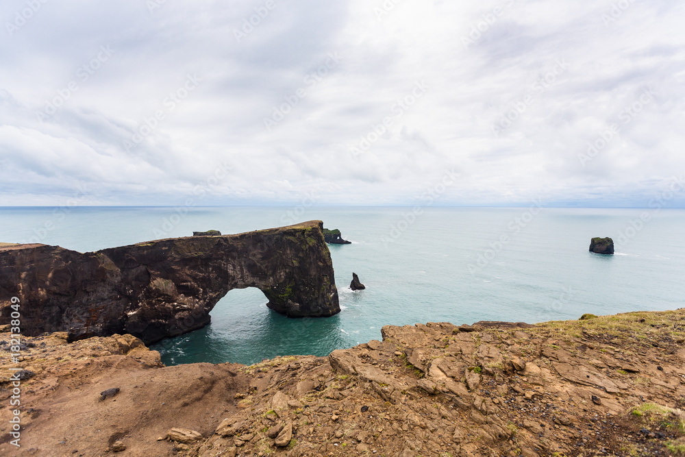 Fototapeta premium volcanic arch on Dyrholaey promontory in Iceland