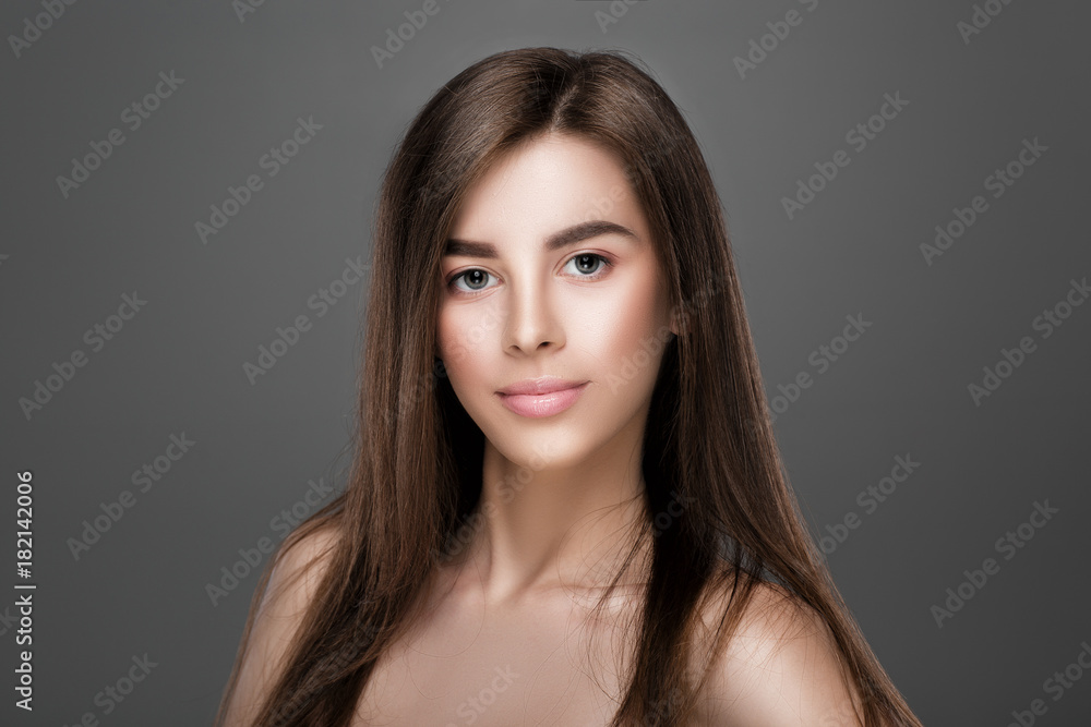 Naklejka premium woman with perfect skin and natural make-up 