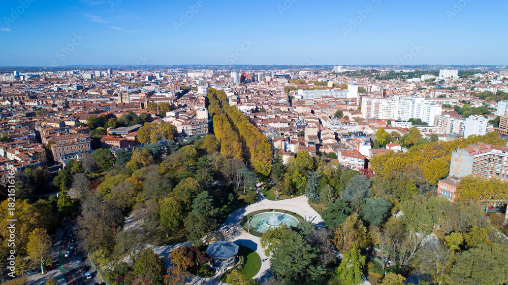 Vue aérienne de Toulouse depuis le jardin du Grand Rond
