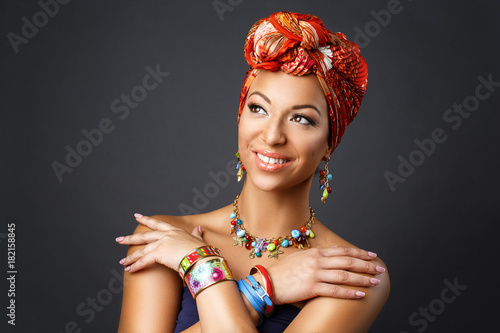 Canvas Print beautiful young woman with turban on head