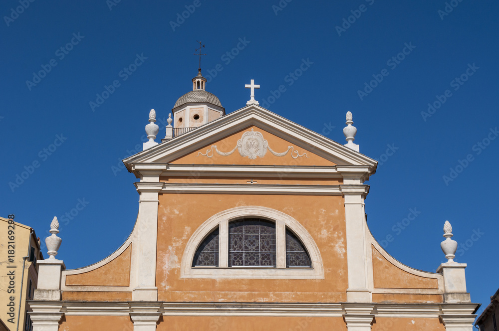 Corsica, 01/09/2017: vista della Cattedrale di Ajaccio, nota come la Cattedrale di Nostra Signora dell'Assunzione, chiesa cattolica nel centro della città medievale della Corsica del sud