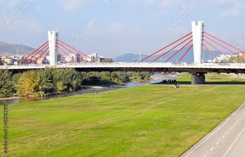 Puente sobre rio besós en Barcelona