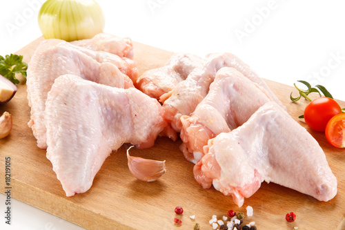 Raw chicken wings 