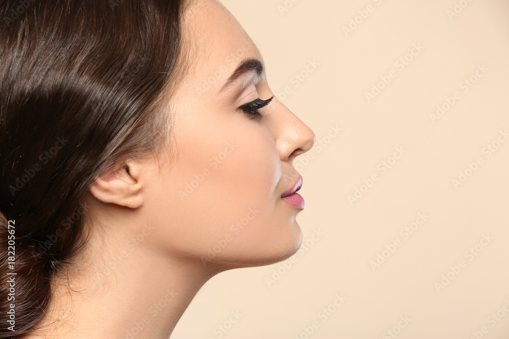 Obraz premium Beautiful young woman with eyelash extensions on color background