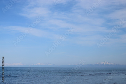 オホーツク海から望む知床半島