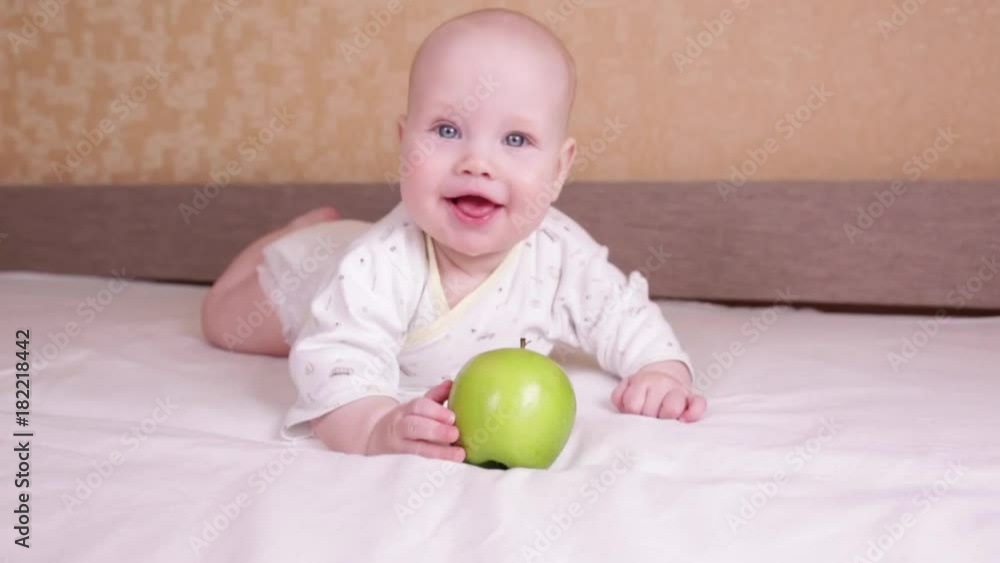 a baby and an apple. portrait of adorable blue-eyed 6 months old baby boy. Natural light
a baby and an apple. portrait of adorable blue-eyed 6 months old baby boy. Natural light