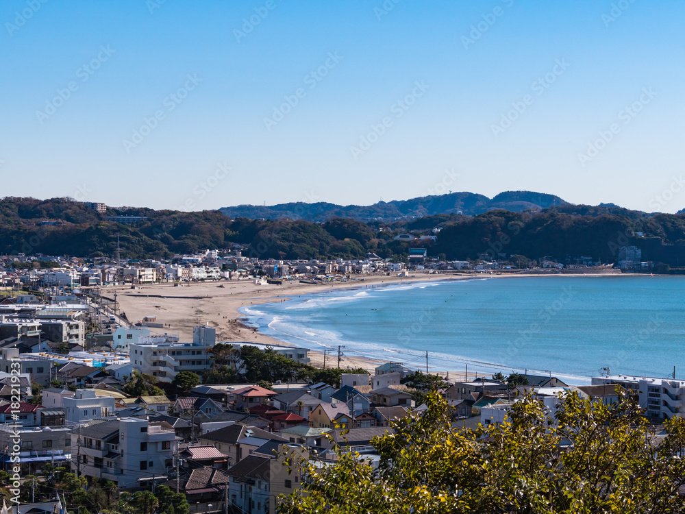 Fototapeta premium 神奈川県 鎌倉市 由比ヶ浜 相模湾に面した海水浴場