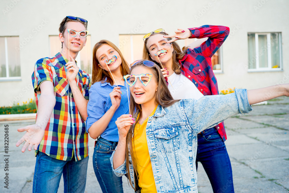 Fototapeta premium Teens having a party