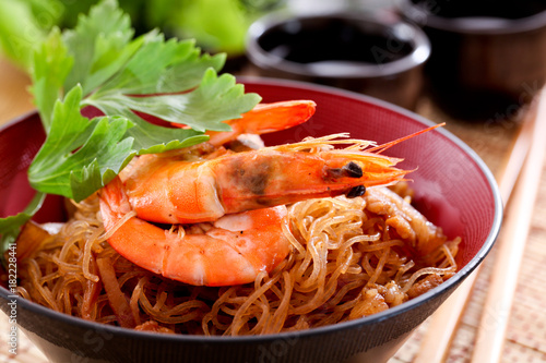 Shrimp potted with vermicelli