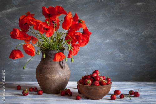 Fototapeta Naklejka Na Ścianę i Meble -  Still life in a rustic style: pottery and a bouquet of red poppies