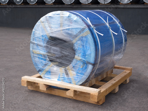 Steel coils on bedding preparation and make sure secured before stuffing in containers, photo