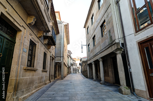 Street corridor in Pontevedra historic center. Columns and masonry walls © Juan Carlos Alonso