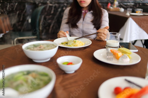 ベトナムの朝食 © kunio