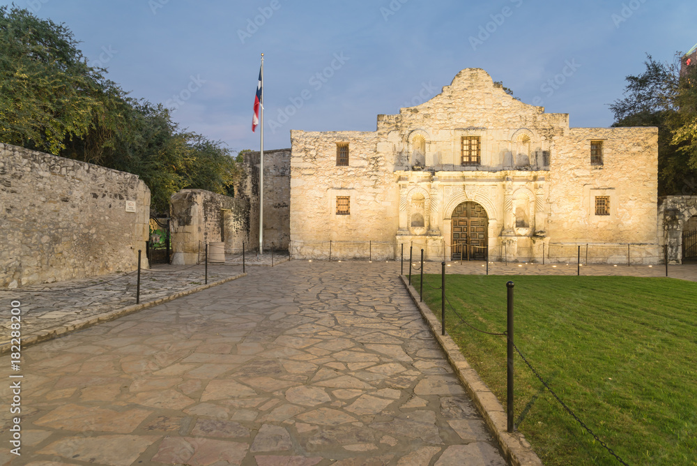 Φωτογραφία The Alamo Mission in San Antonio is commonly called The Alamo and was originally known as Misión San Antonio de Valero