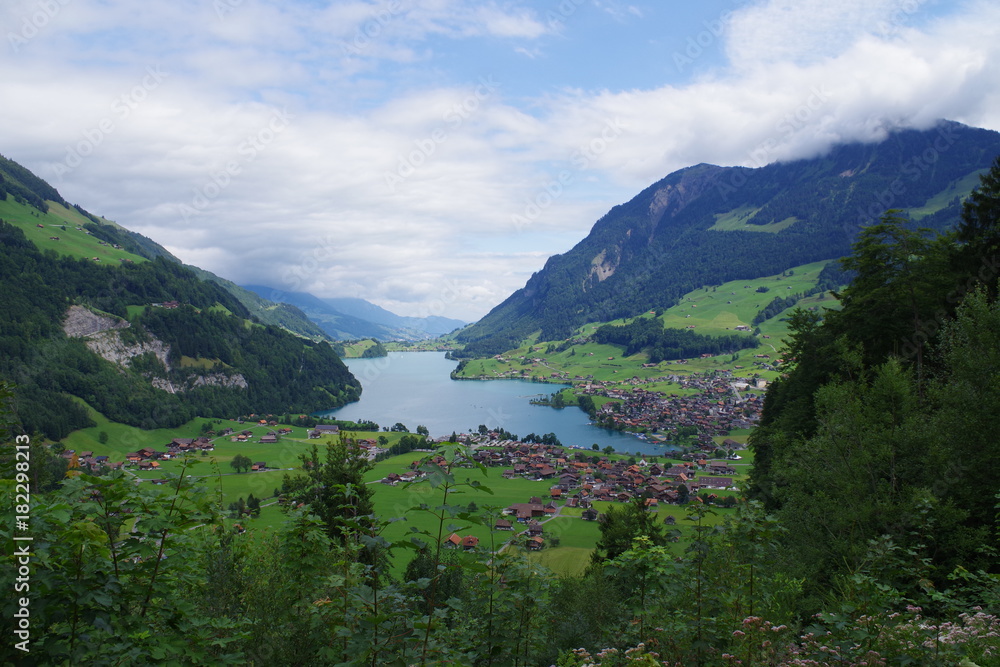 Le lac de Lungern en Suisse