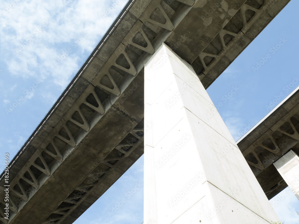 Estructura de Puente elevado para paso de vehículos Estructura de Puente elevado para paso de vehículos
