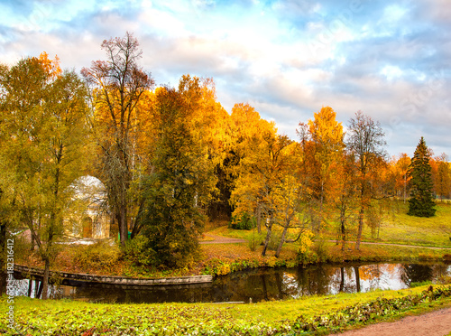 The landscape Park in Pavlovsk. The cold dawn.