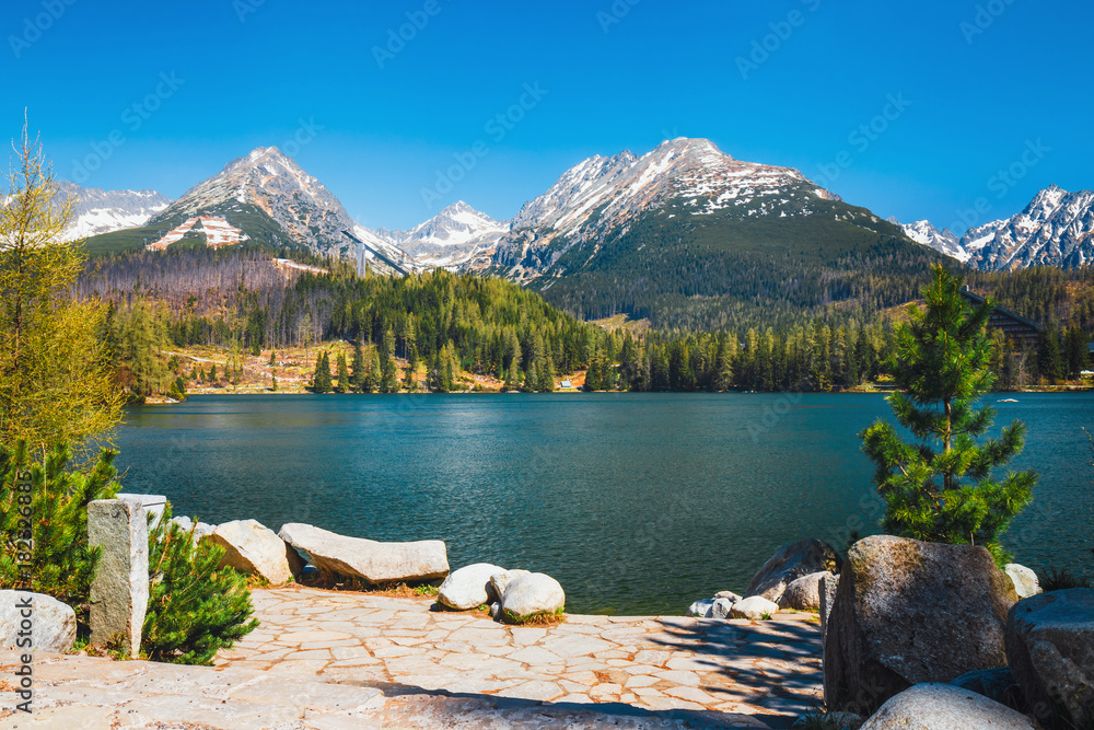 Plakat Strbske Pleso, piękne jezioro w Tatrach na Słowacji