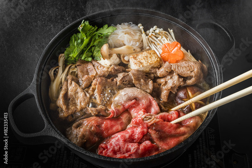 Bilde på lerret 霜降り和牛ですきやき　Tasty sukiyaki Japanese cuisine