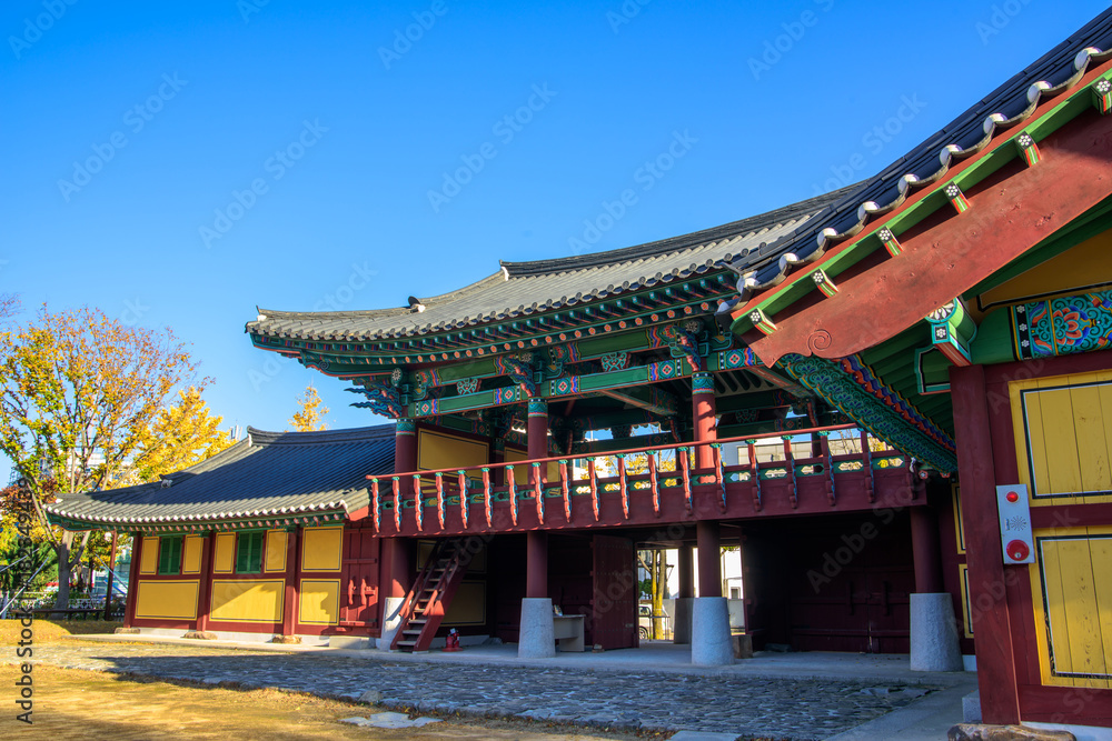  Old government office in Gangneung.