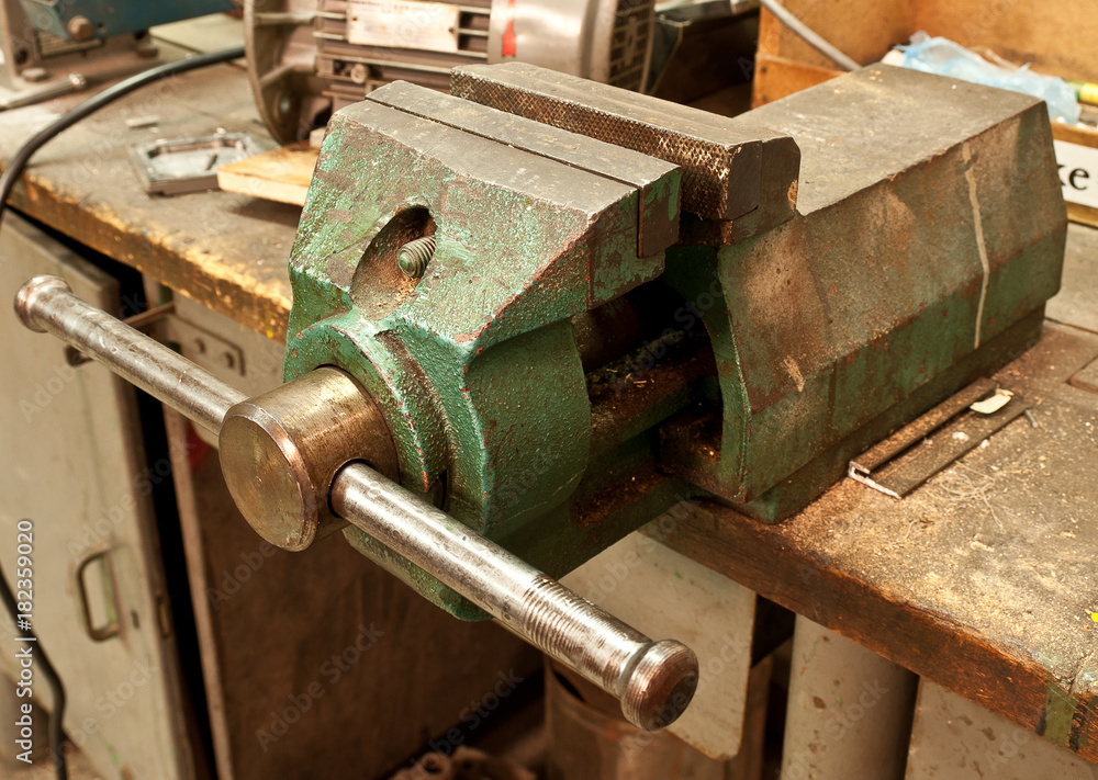 Old Hand Vise