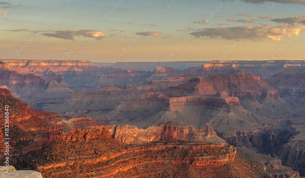 Fototapeta premium Sunrise over the Grand Canyon