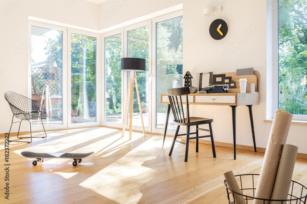 Fototapeta premium Skateboard in freelancer's living room