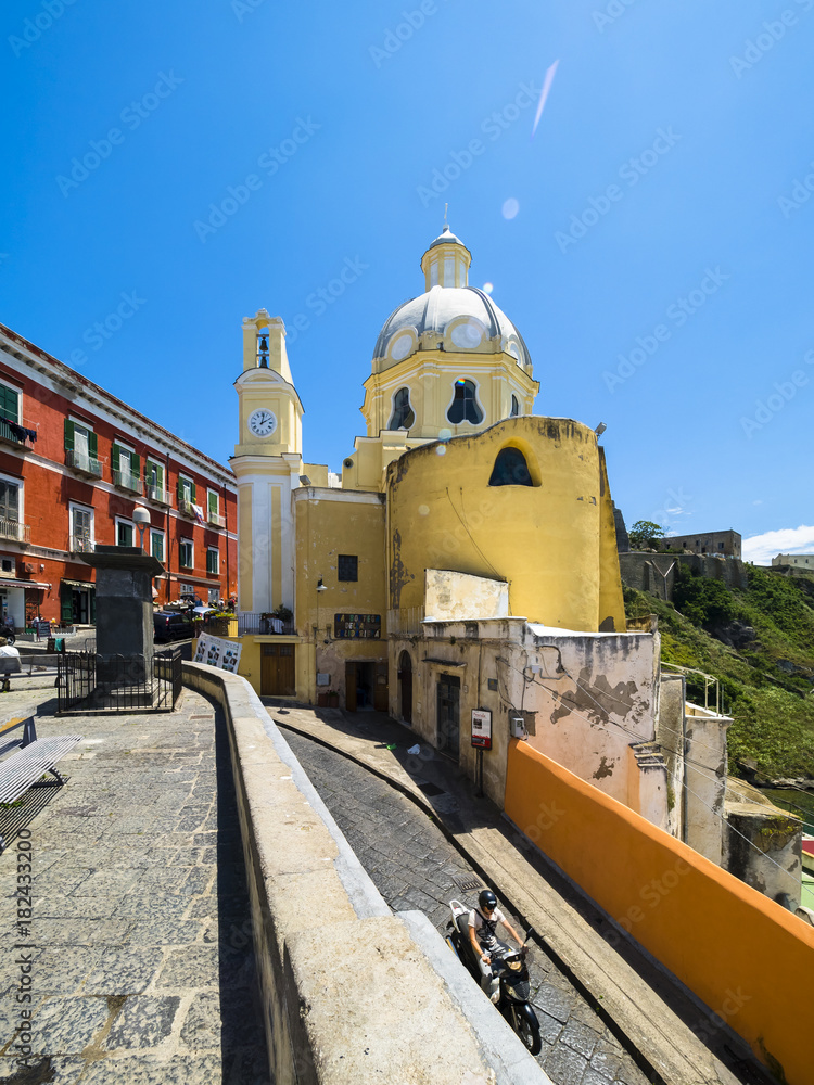 Italien, Kampanien, Golf von Neapel, Phlegräische Inseln, Procida und der Kirche Santuario S. Maria delle Grazie Incoronata