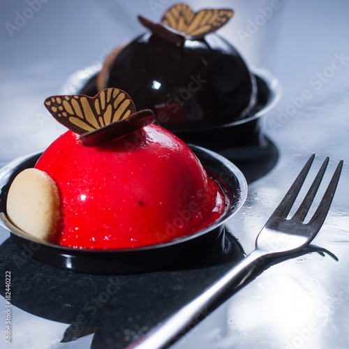 Konstfotografi French pastry small ball cakes made with fresh strauberry and truffel creme