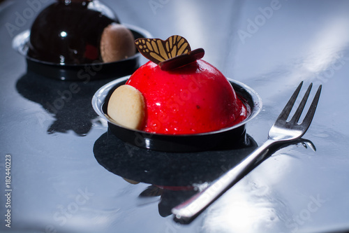 Canvastavla French pastry small ball cakes made with fresh strauberry and truffel creme