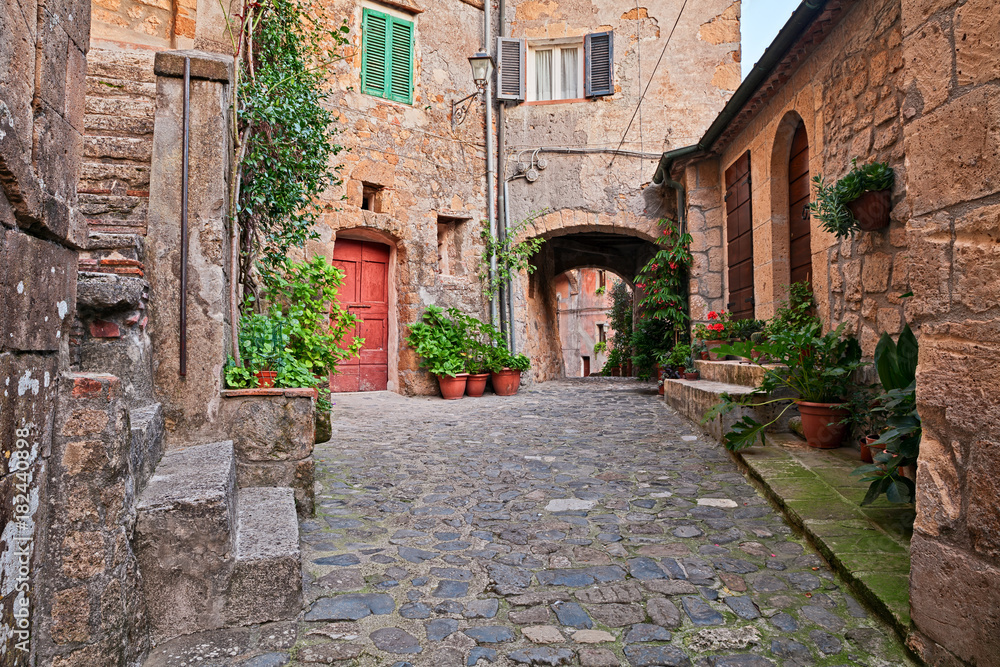 Sorano, Grosseto, Tuscany, Italy: alley in the medieval village