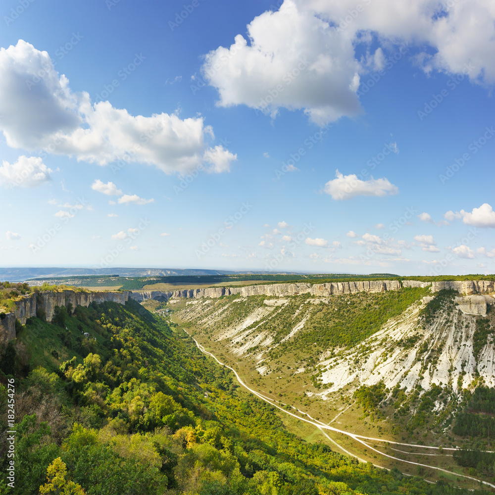 Obraz premium Landscape view of the valley ashlama-Dere on the Northern side of the medieval town-fortress Chufut-Kale. Inner ridge of Crimean mountains