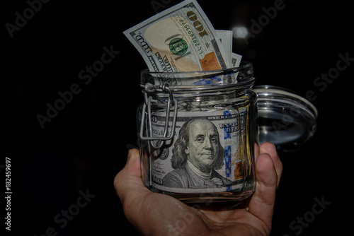 Fotografi open glass Bank with U