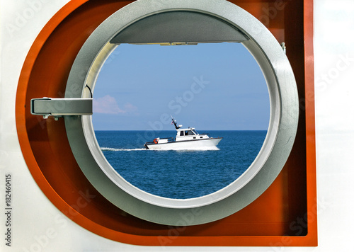 The ship inside the washing machine photo