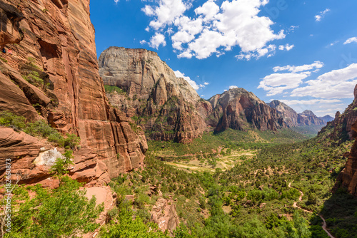 Hiking in beautiful scenery in Zion National Park along the Angel's Landing trail, View of Zion Canyon, Utah, USA © Simon Dannhauer