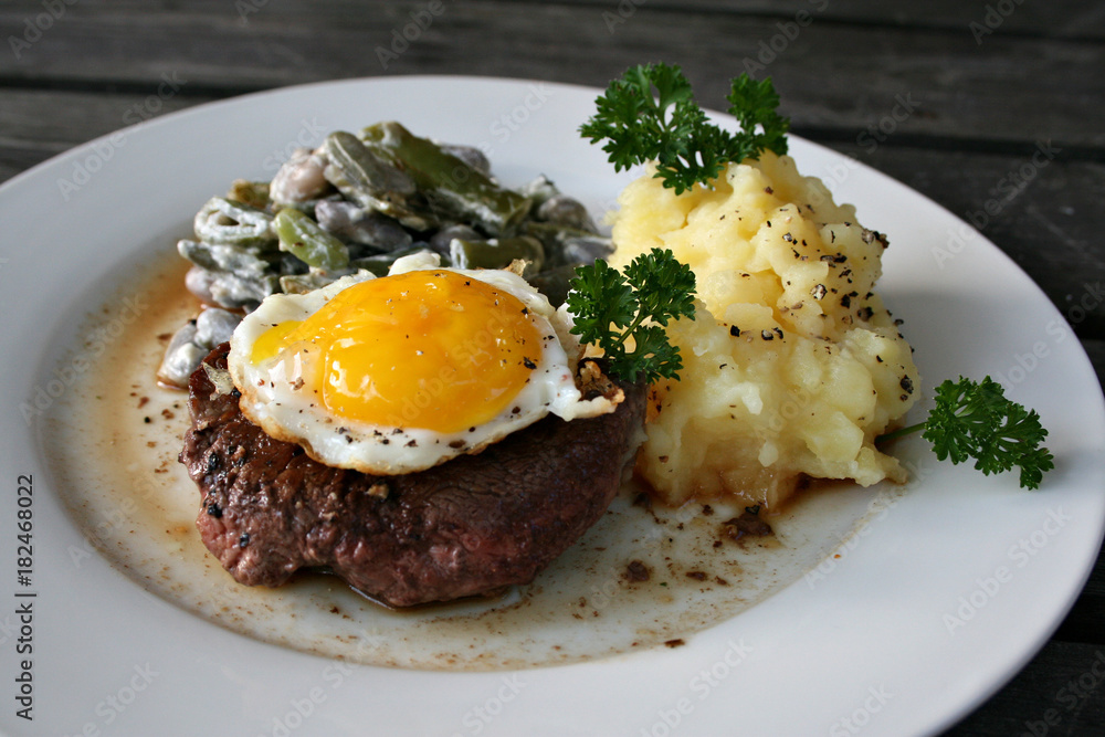organisch, lifestyle, rindersteak, medium, rare, kartoffelbrei, bohnengemüse, urbano, modern, neu organisch, lifestyle, rindersteak, medium, rare, kartoffelbrei, bohnengemüse, urbano, modern, neu