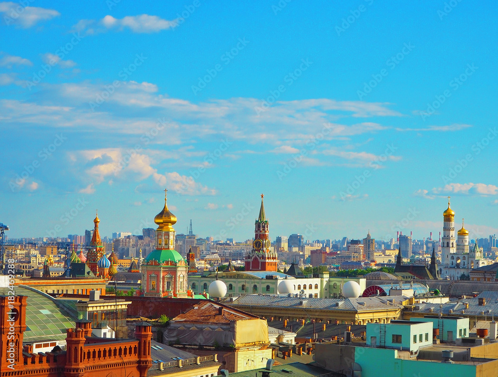 Obraz premium View of Moscow from the observation platform on the Lubyanka of the store Children's Shop