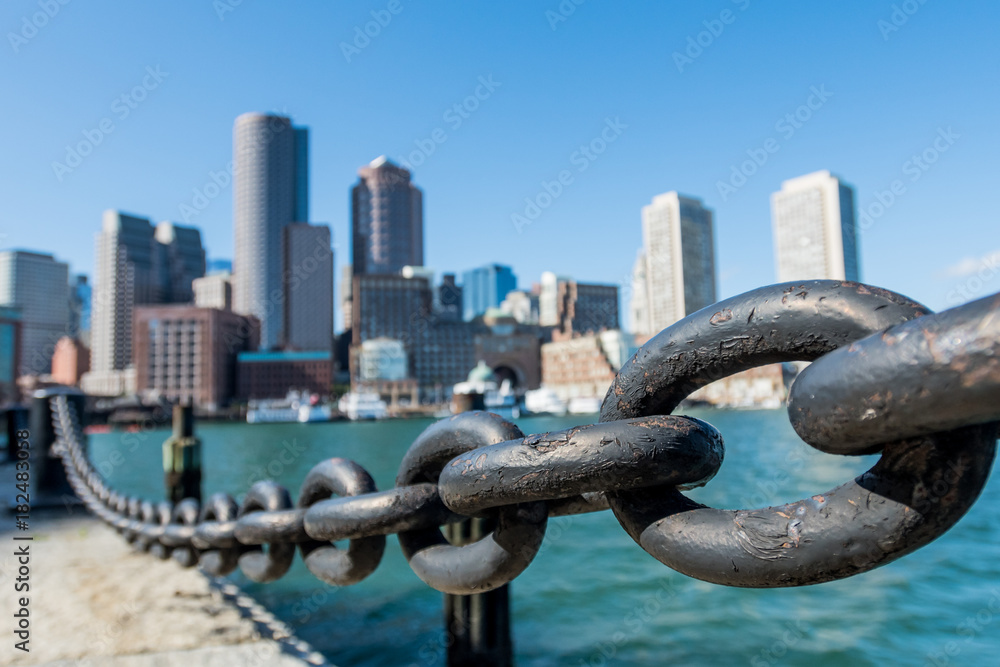 Naklejka premium Iron Chain Along Water Front in Boston