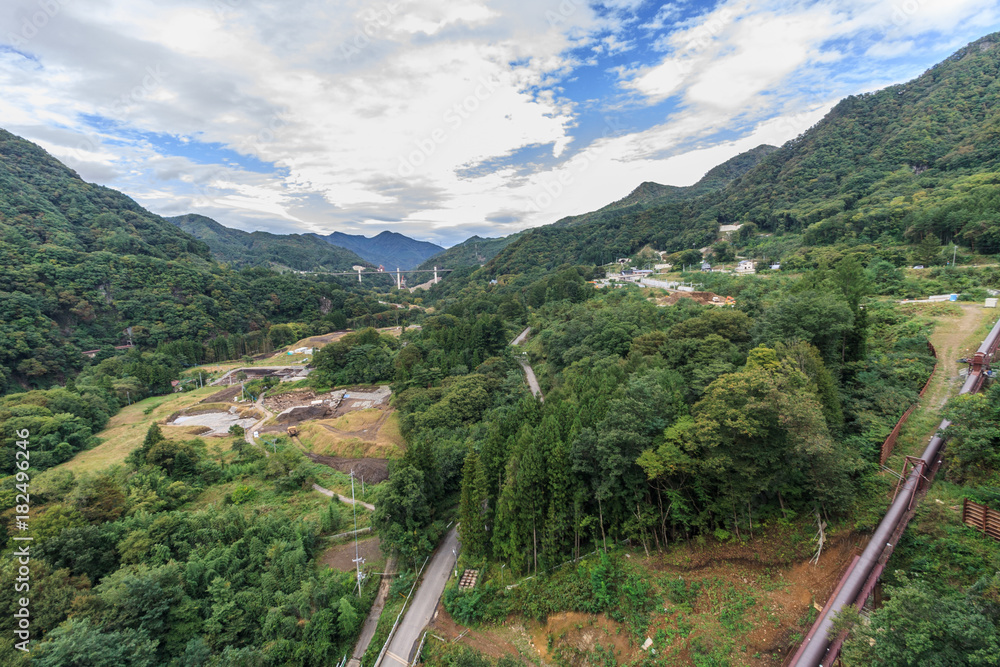 Fototapeta premium 夏の八ッ場ダム予定地の風景