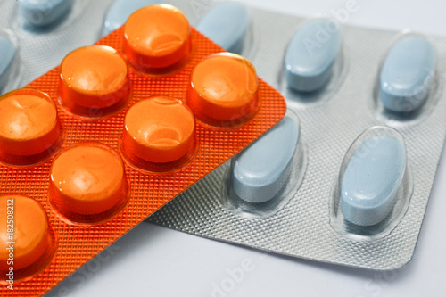 medicaments soins sante remede pillule gellule pharmacie pharmaceutique homeopathie ordonnance prescription medecin medecine mutuelle remboursement