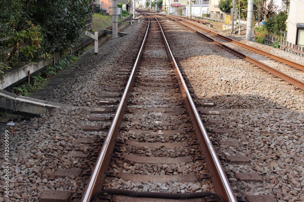 街を走る電車の線路