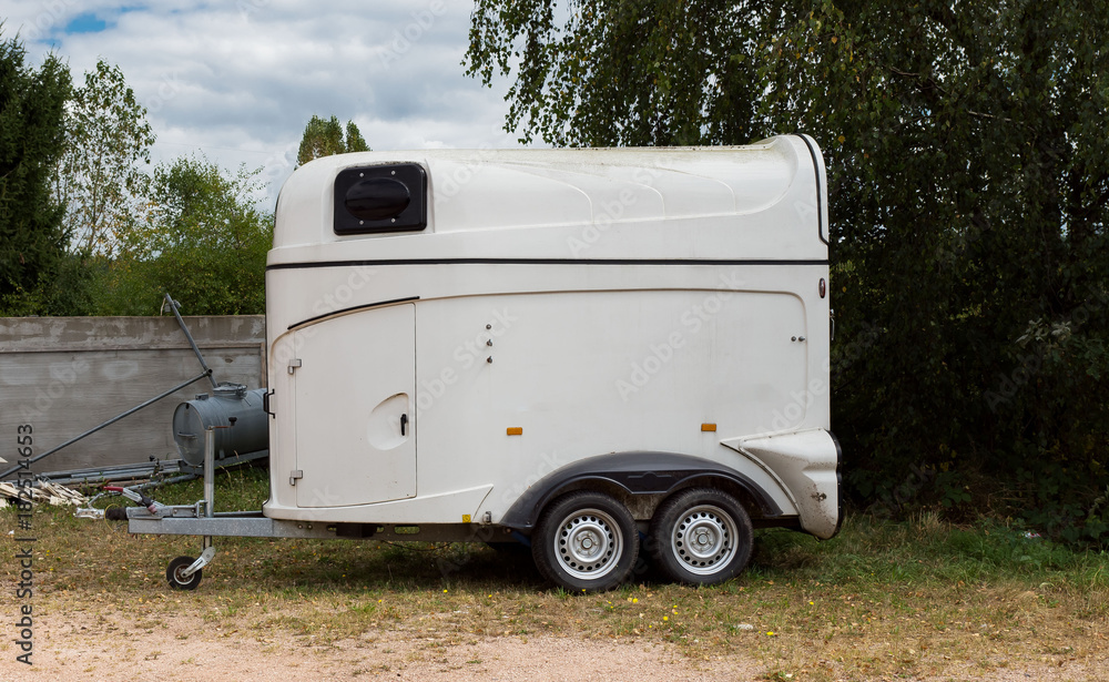 Anhänger- Pferdetransportwagen