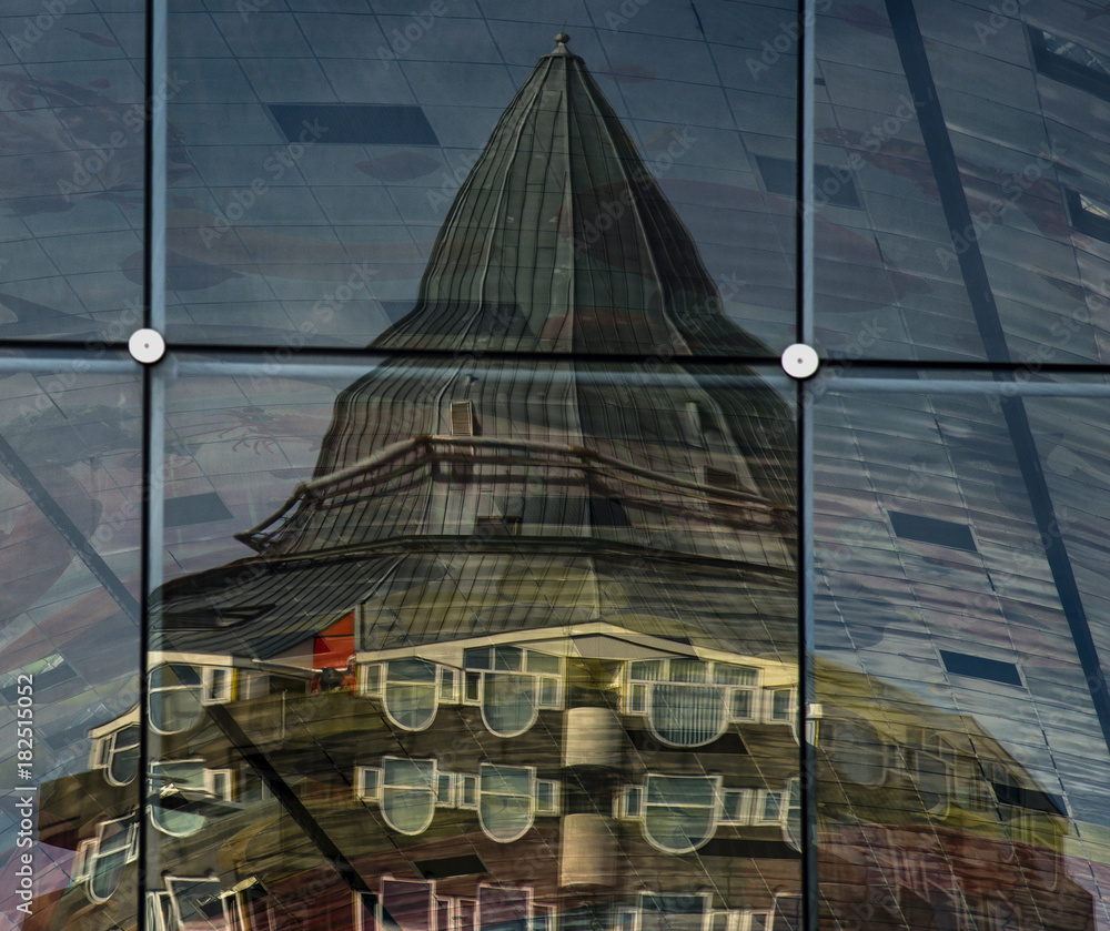 Fototapeta premium Reflet à Rotterdam, Pays-Bas